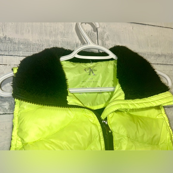 Calvin Klein Neon Quilted Hybrid Puffer Vest with Sherpa Collar Size Medium - Picture 4 of 7